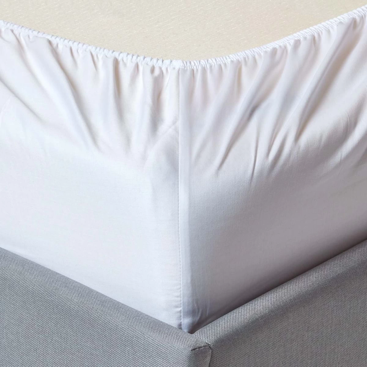 White Organic Cotton Fitted Cot Sheets 400 Thread Count, 2 Pack - Image 4