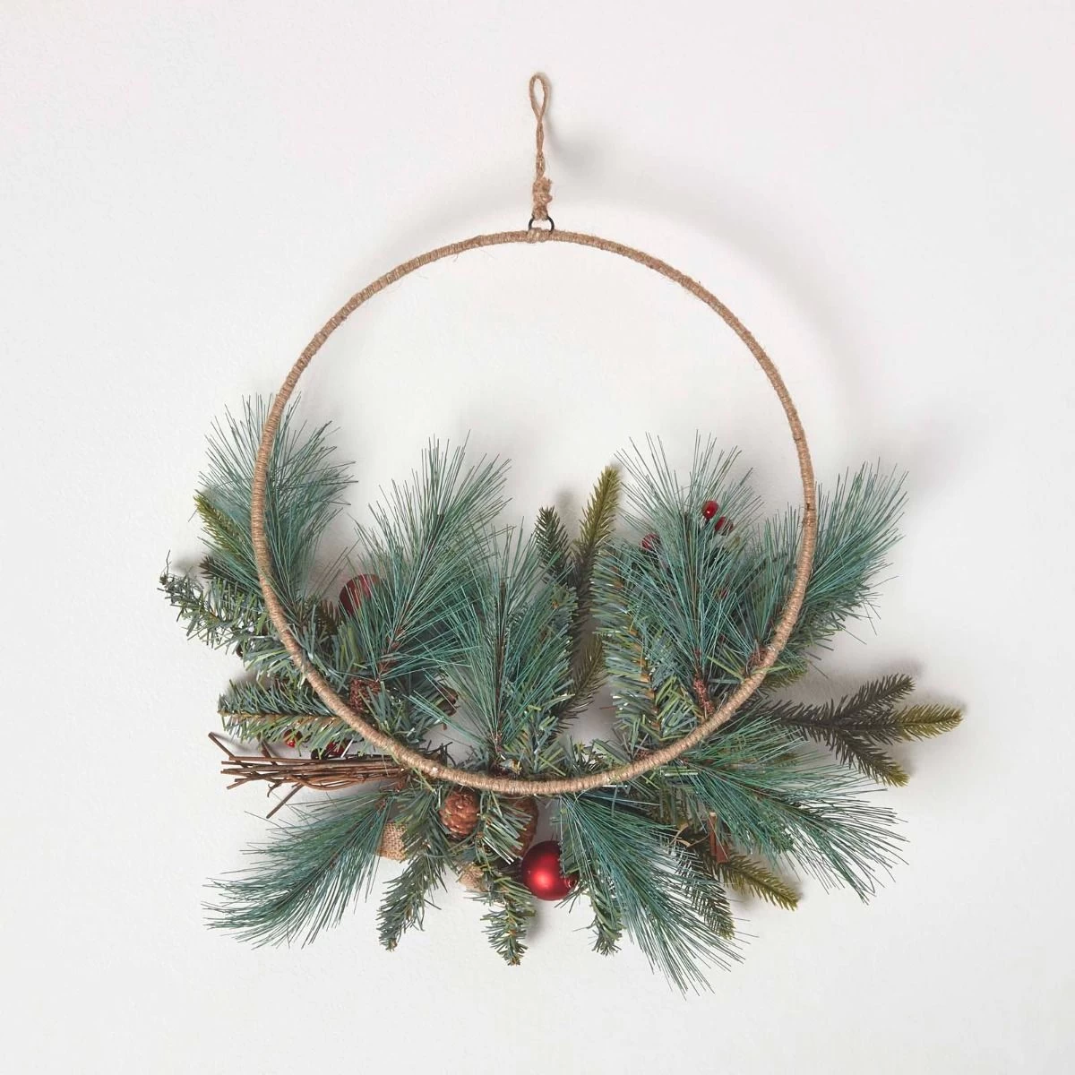 Round Metal Hoop Traditional Christmas Wreath - Image 4