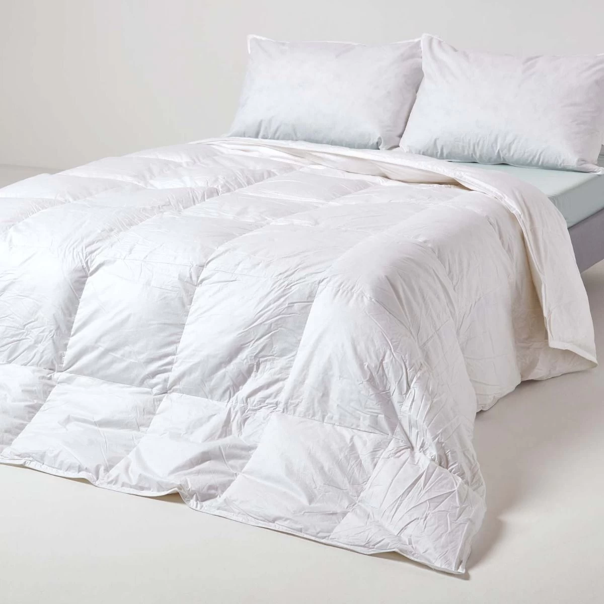 Luxury White Duck Down 13.5 Tog Duvet - Image 2