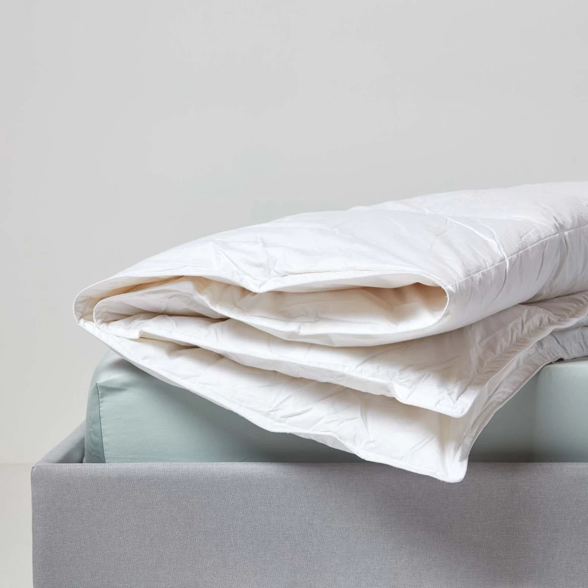 Luxury White Duck Down 13.5 Tog Duvet - Image 3