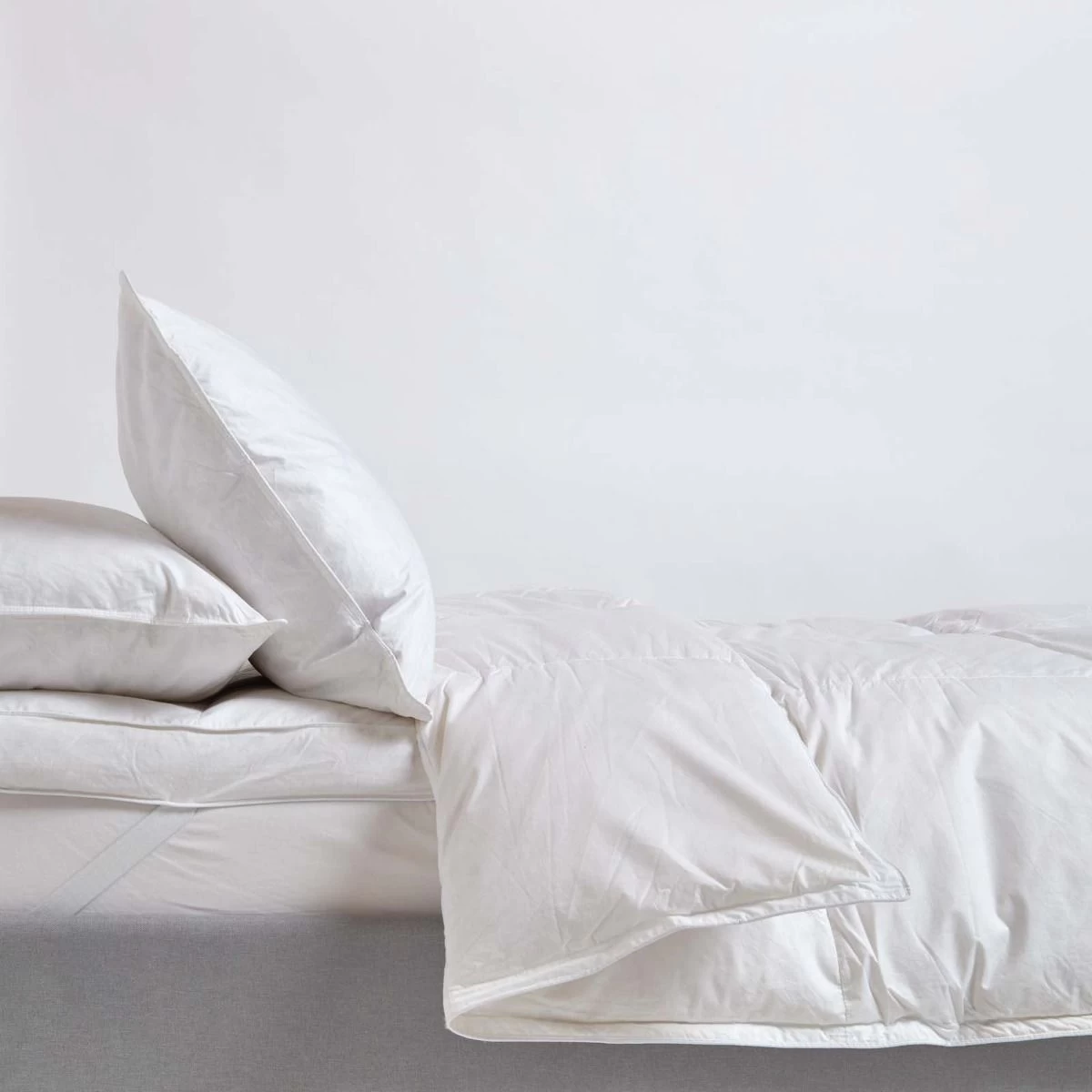 Luxury White Duck Down 13.5 Tog Duvet - Image 5
