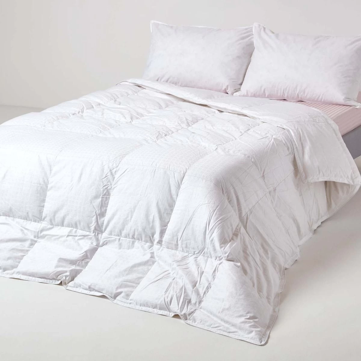 Premium White Goose Down 10.5 Tog Duvet - Image 2