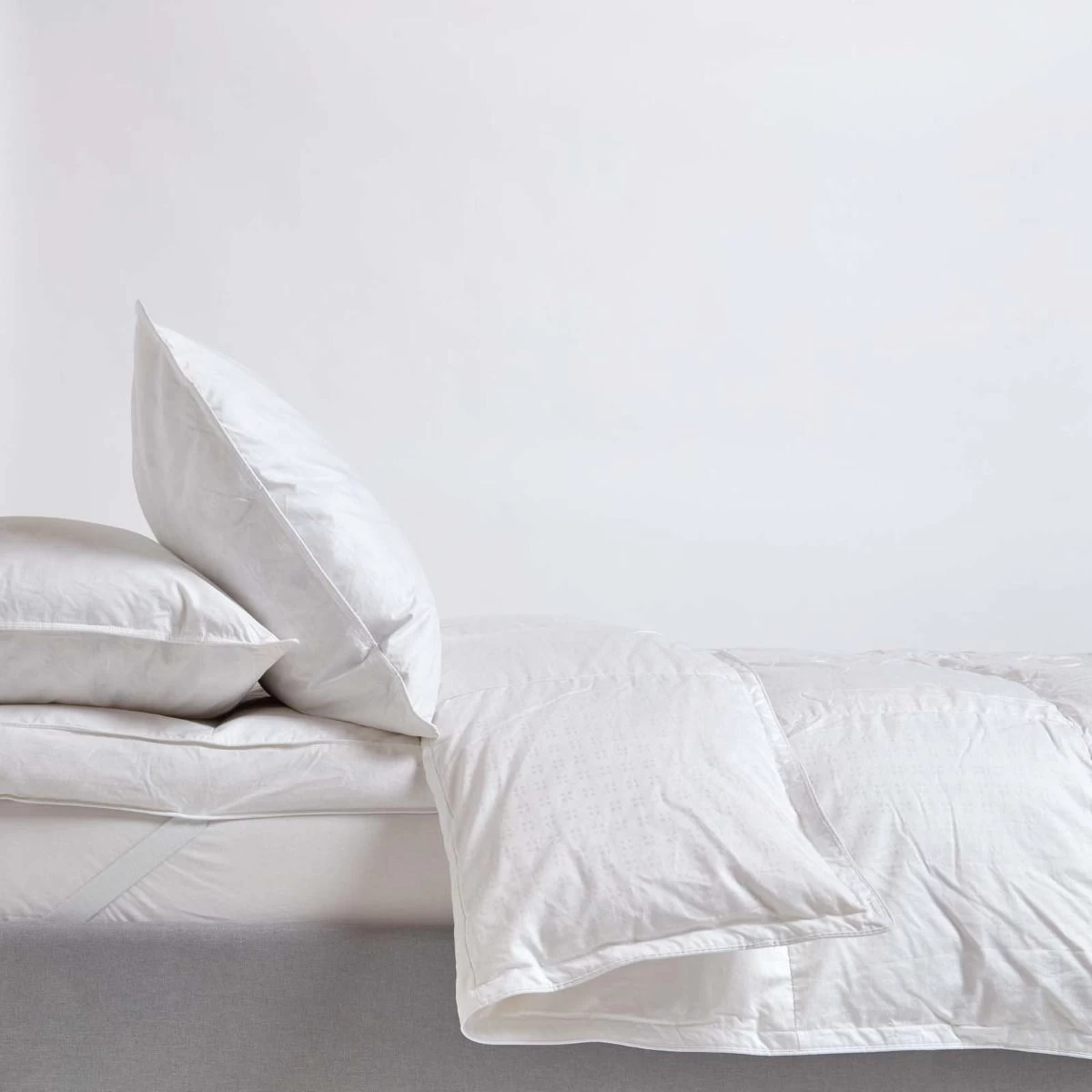 Premium White Goose Down 10.5 Tog Duvet - Image 4
