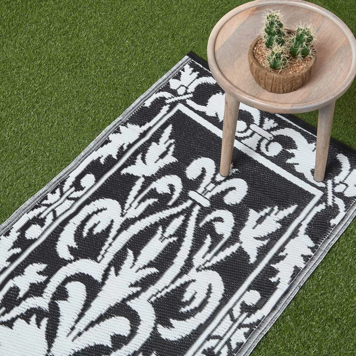 Black & White Outdoor Rug Runner With Damask Design, 198 X 73 Cm - Image 2