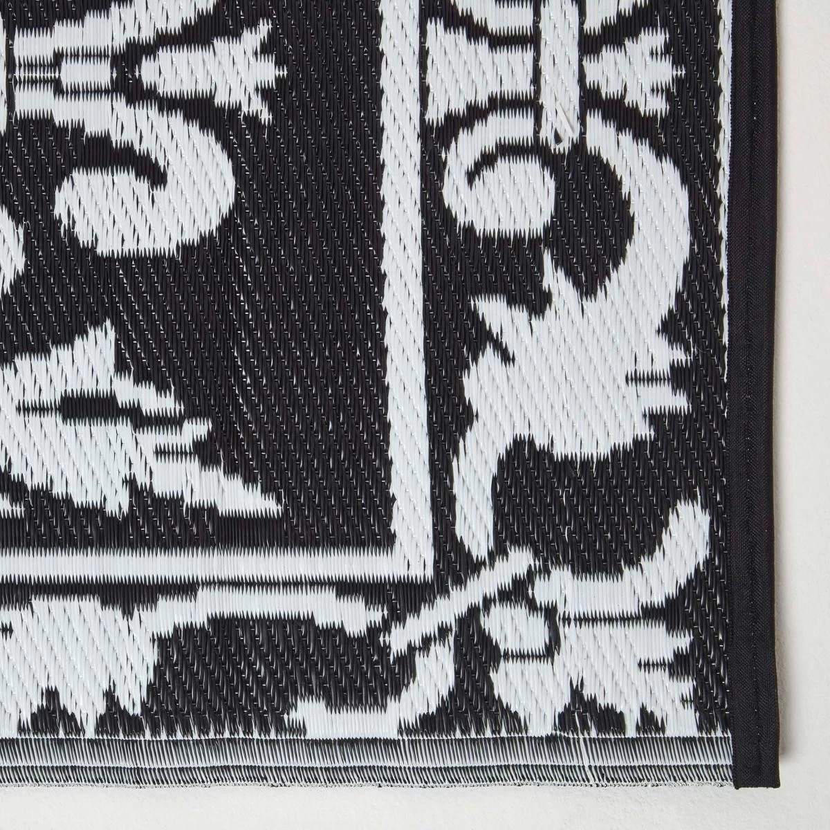 Black & White Outdoor Rug Runner With Damask Design, 198 X 73 Cm - Image 3