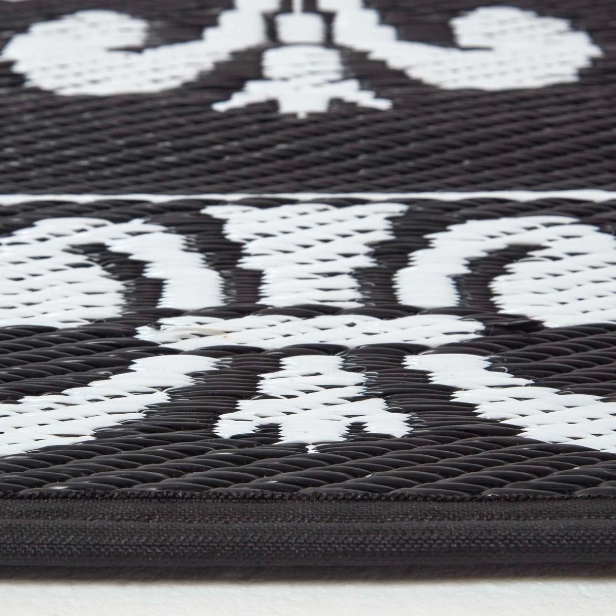 Black & White Outdoor Rug Runner With Damask Design, 198 X 73 Cm - Image 4