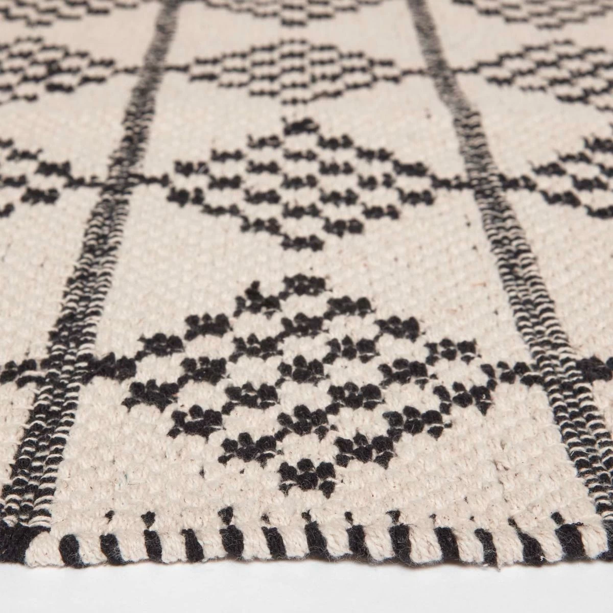 Adana Handwoven Monochrome Cotton Textured Rug - Image 4