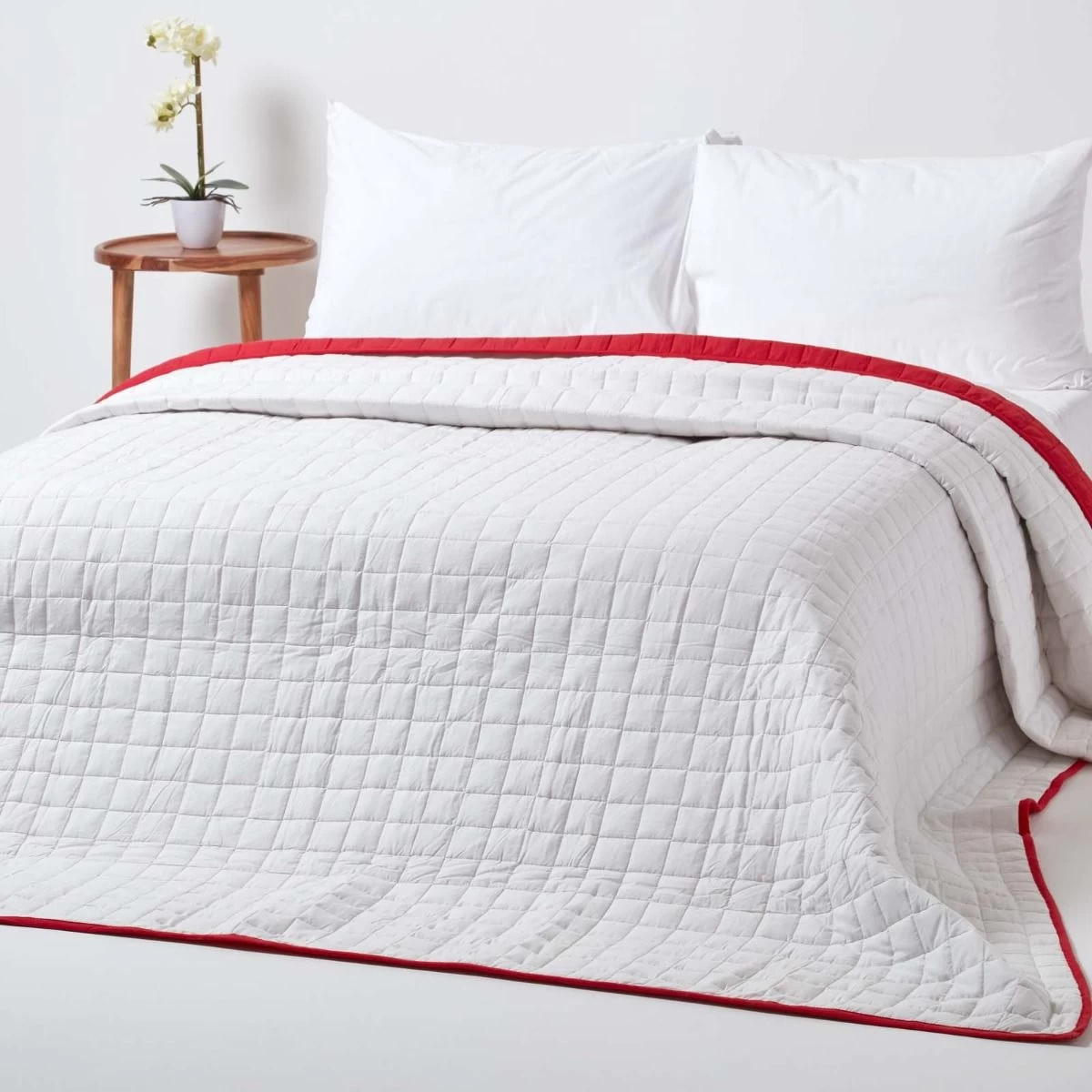Cotton Quilted Reversible Bedspread Red & White - Image 4