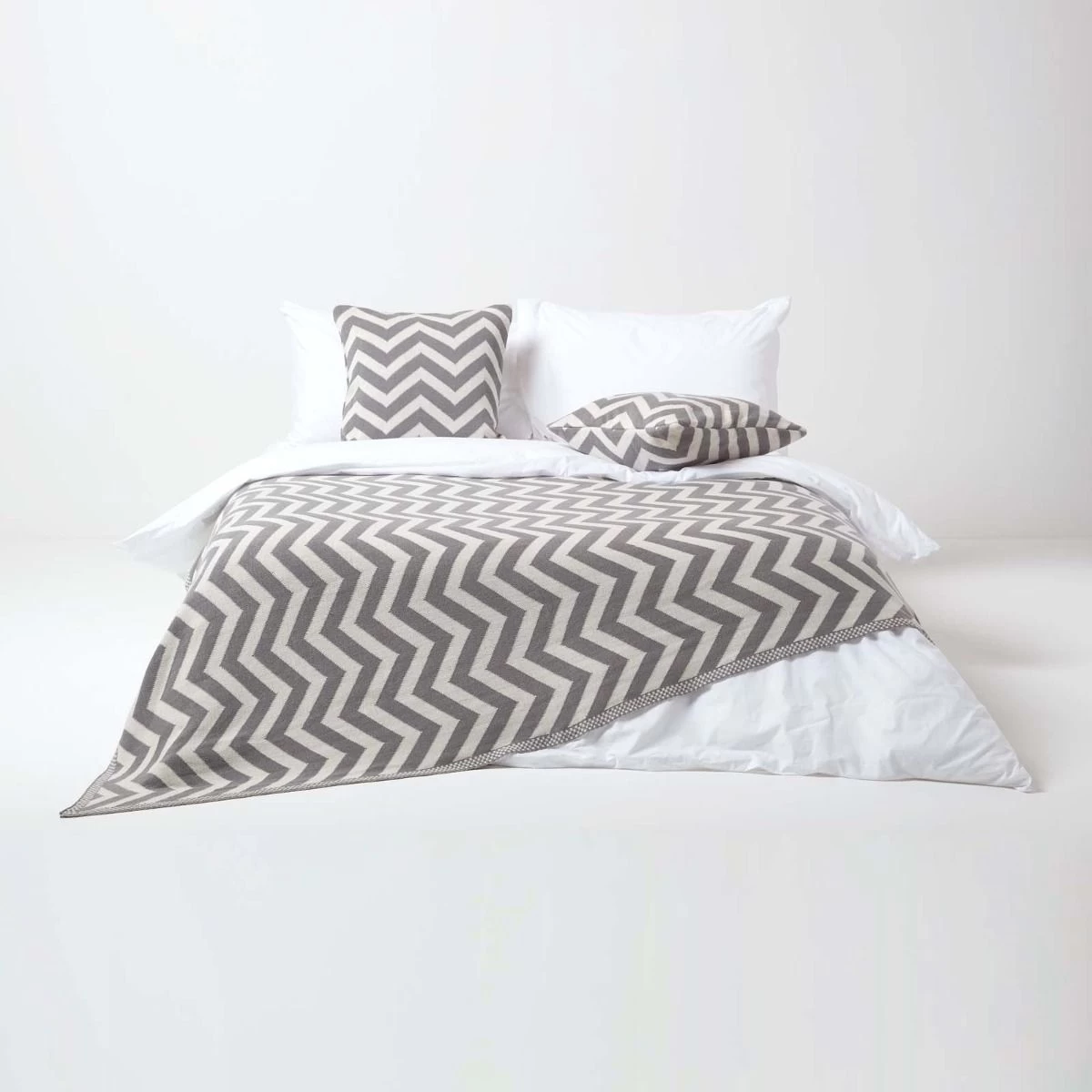 Grey Chevron Cotton Knitted Throw - Image 3