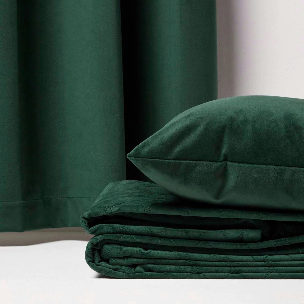 Thermal 100% Blackout Green Velvet Curtains - Image 6