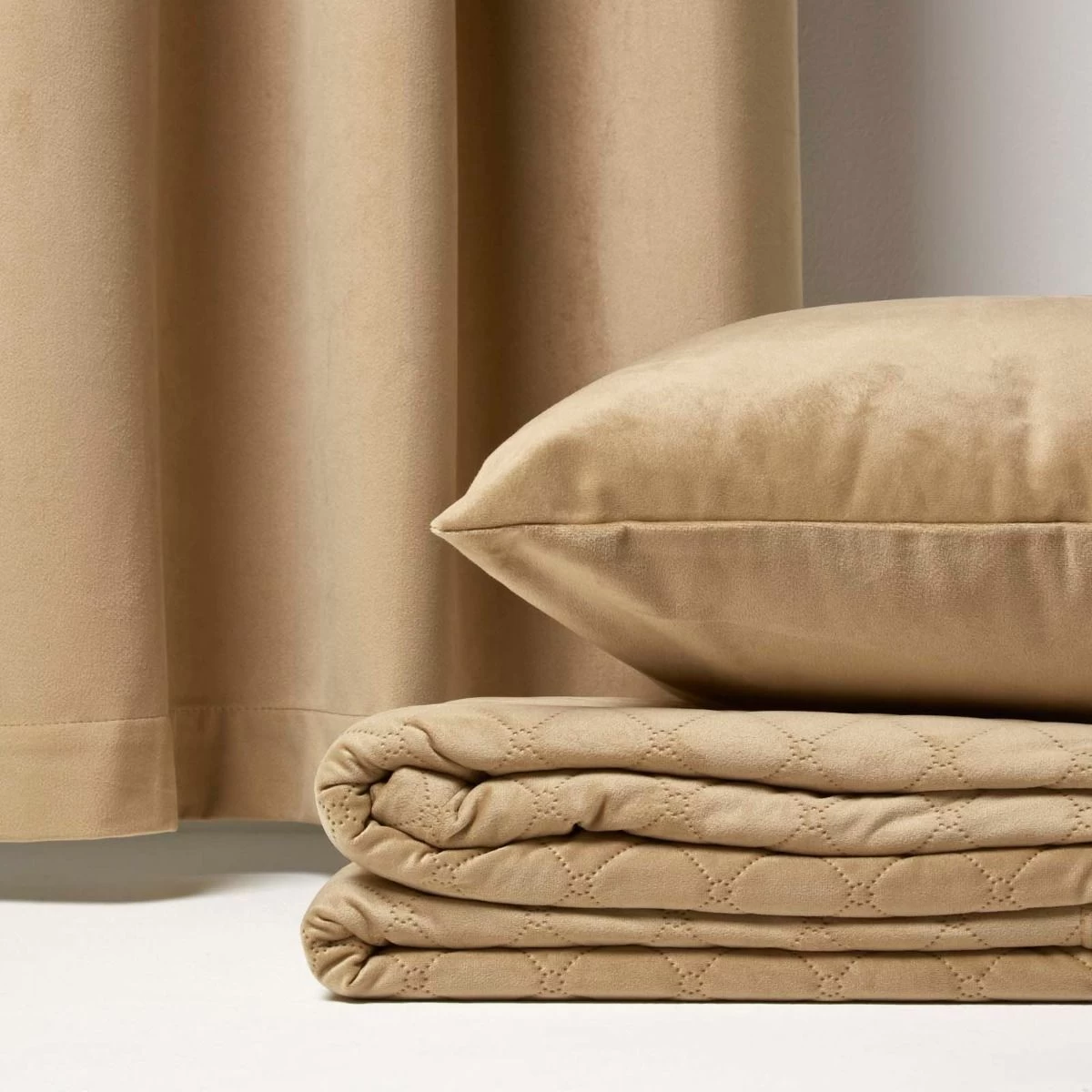 Thermal 100% Blackout Beige Velvet Curtains - Image 6